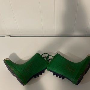 Dinosaur rain size 12 CA not new to tag